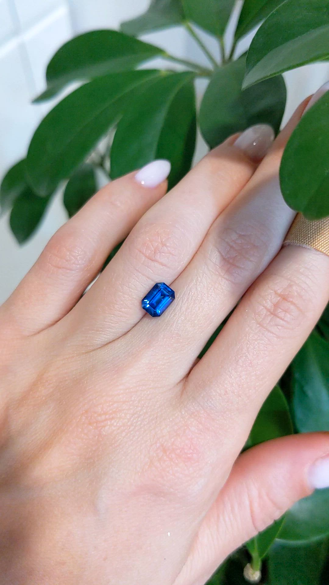 1.57 Ct. Blue Sapphire from Ceylon (Sri Lanka) Size Video