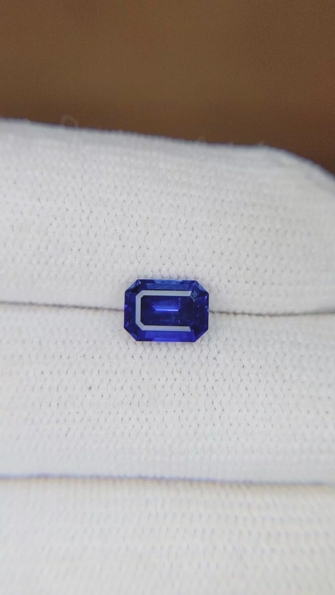 1.57 Ct. Blue Sapphire from Ceylon (Sri Lanka) Size Video