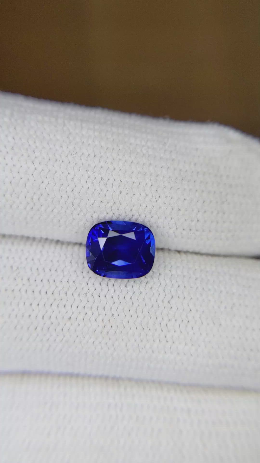 2.29 Ct. Blue Sapphire from Ceylon (Sri Lanka) Size Video