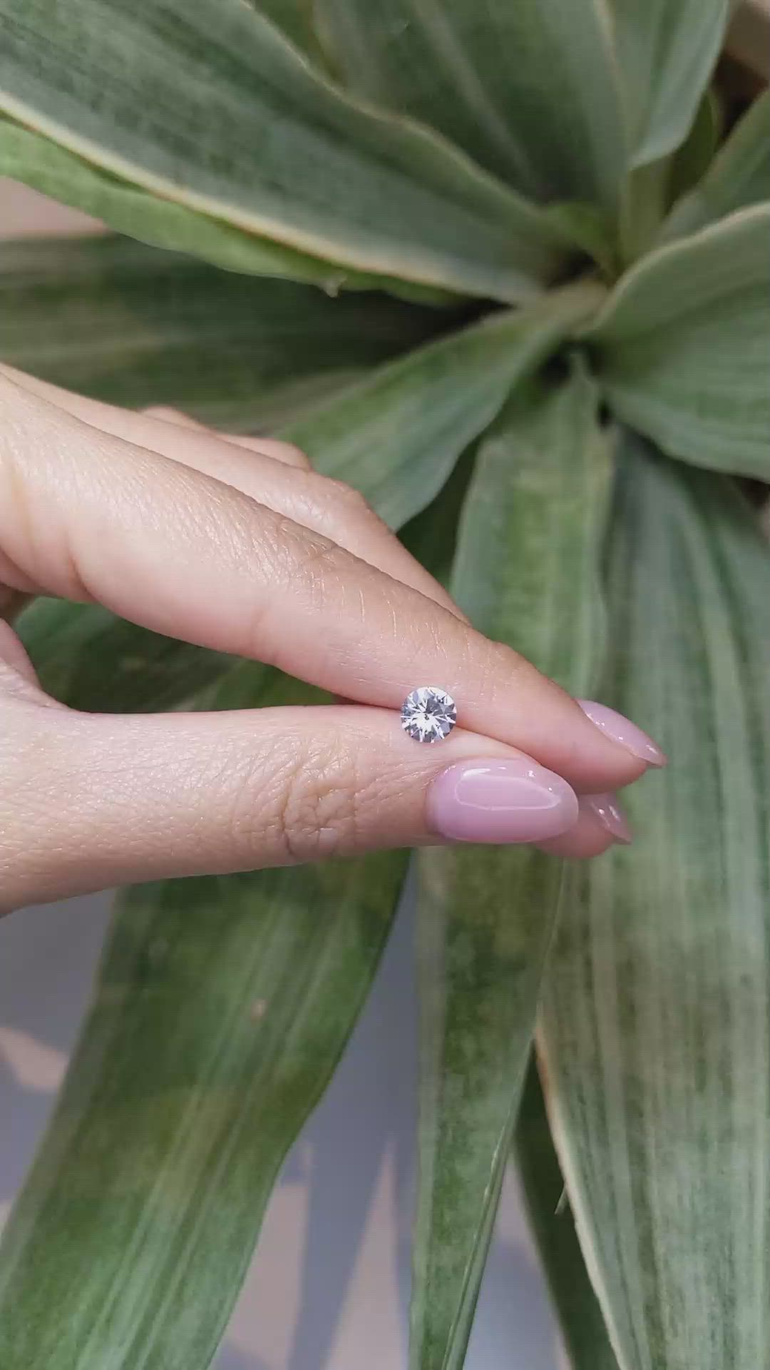 0.83 Ct. White Sapphire from Ceylon (Sri Lanka) Size Video