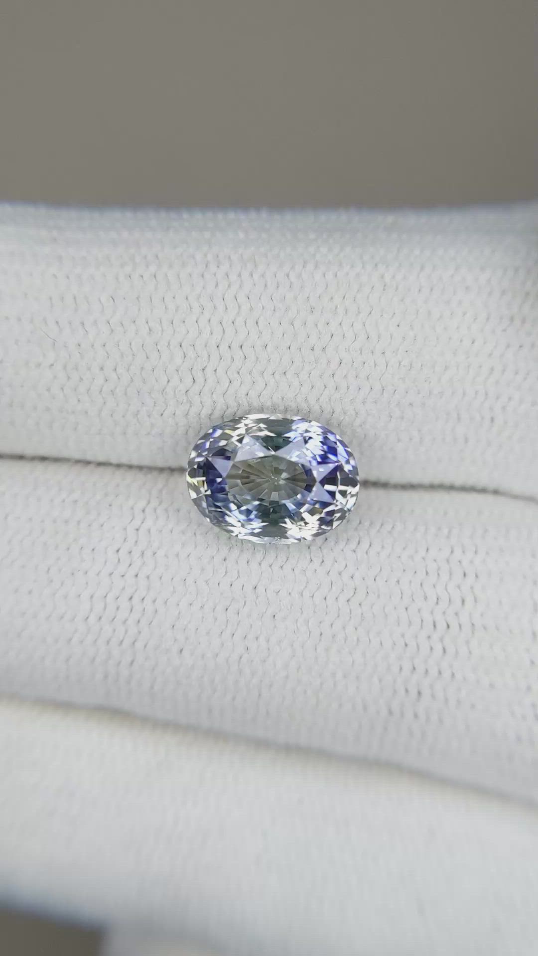 3.22 Ct. Bi Color Sapphire from Ceylon (Sri Lanka) Size Video
