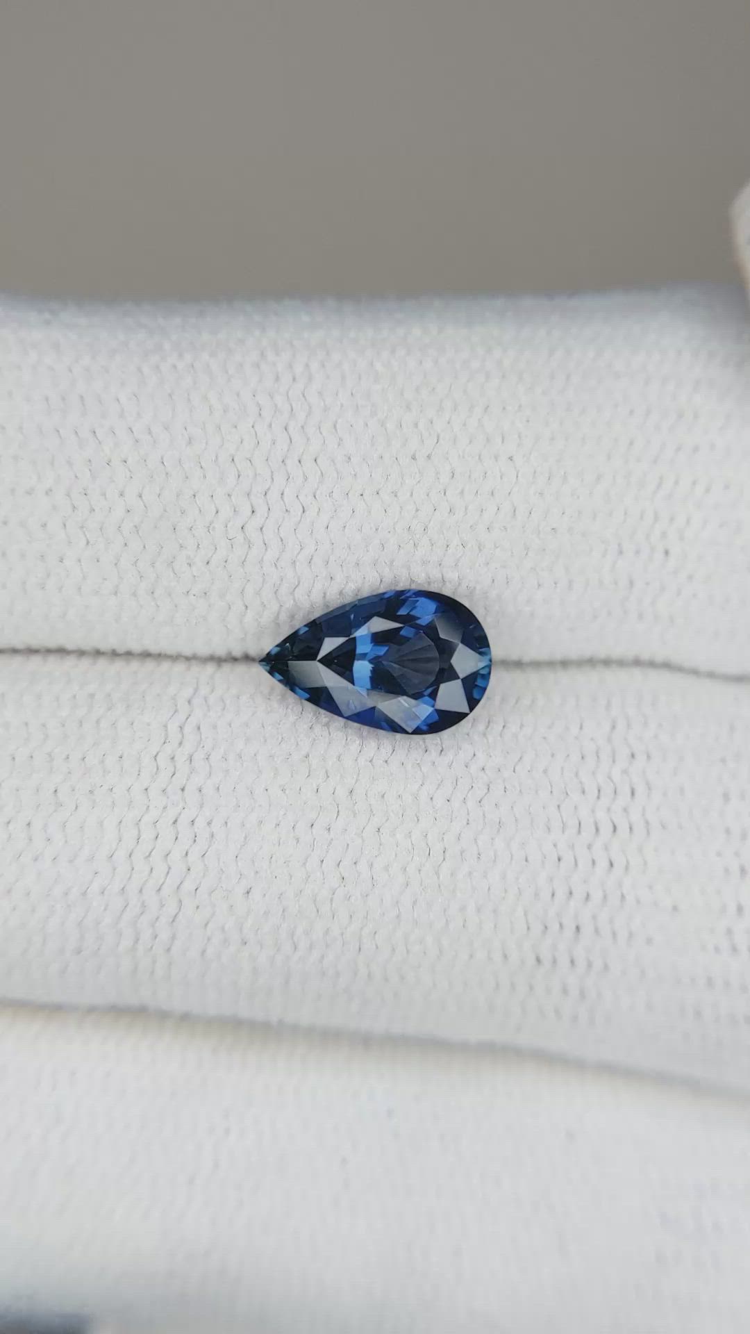 1.40 Ct. Blue Sapphire from Ceylon (Sri Lanka) Size Video