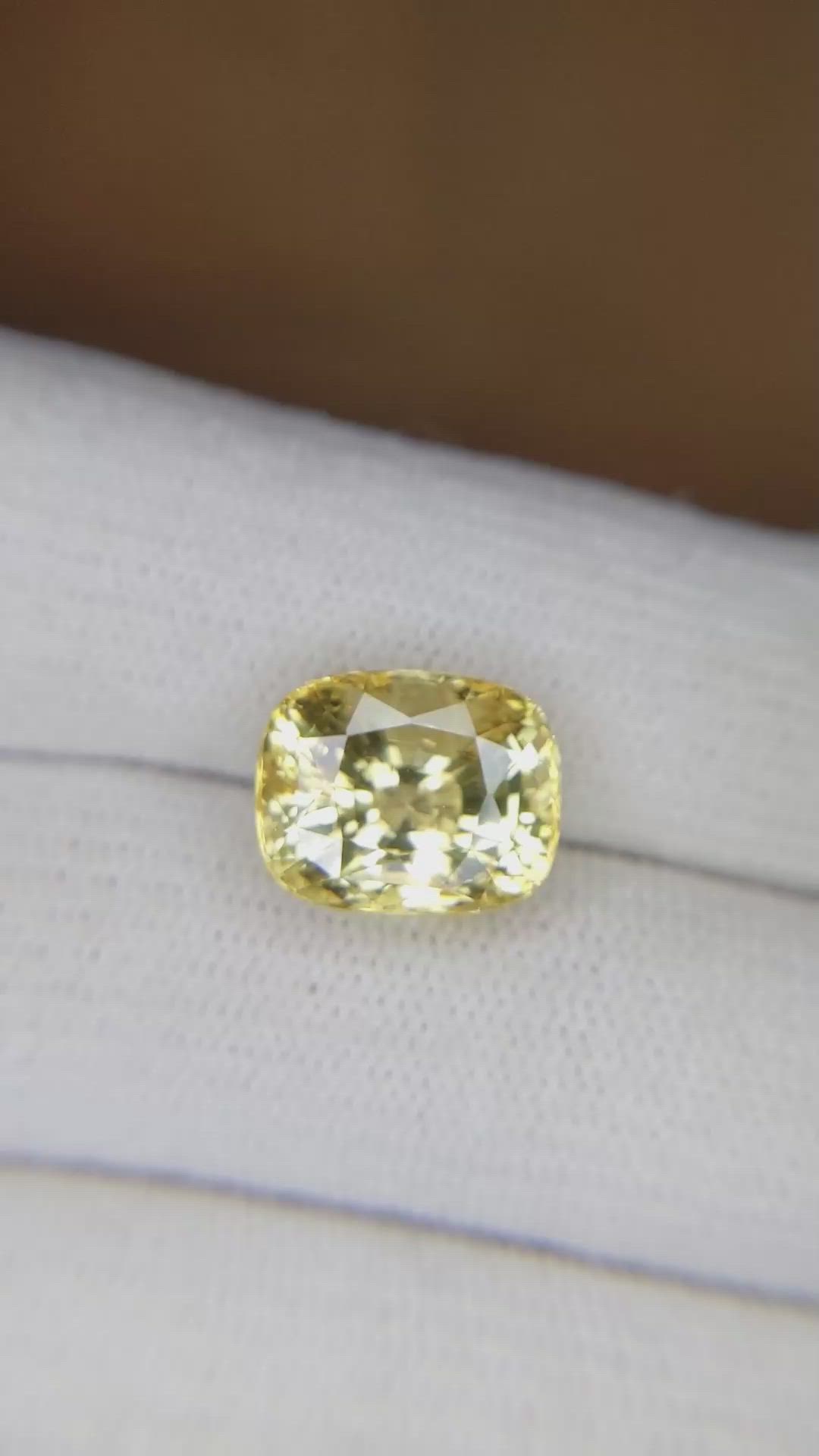 8.57 Ct. Yellow Sapphire from Ceylon (Sri Lanka) Size Video