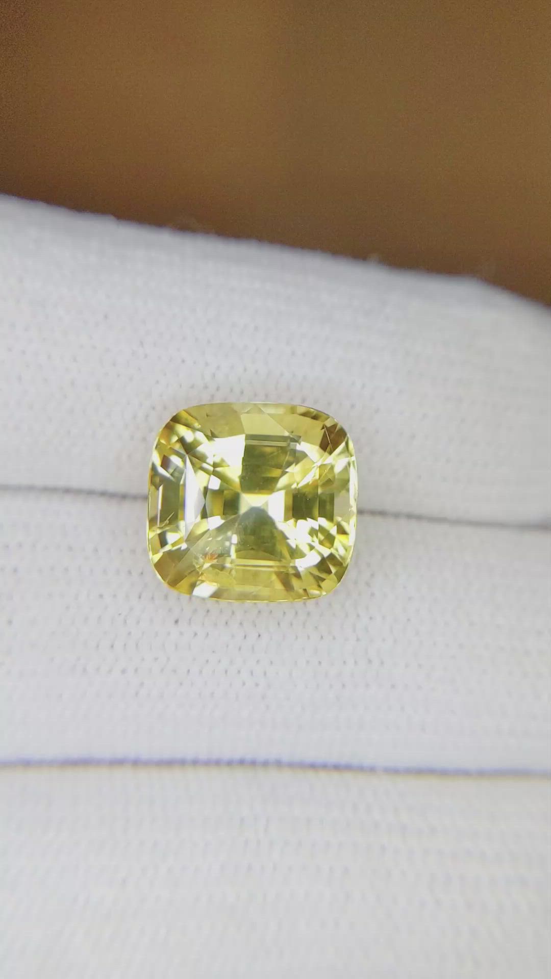 8.35 Ct. Yellow Sapphire from Ceylon (Sri Lanka) Size Video