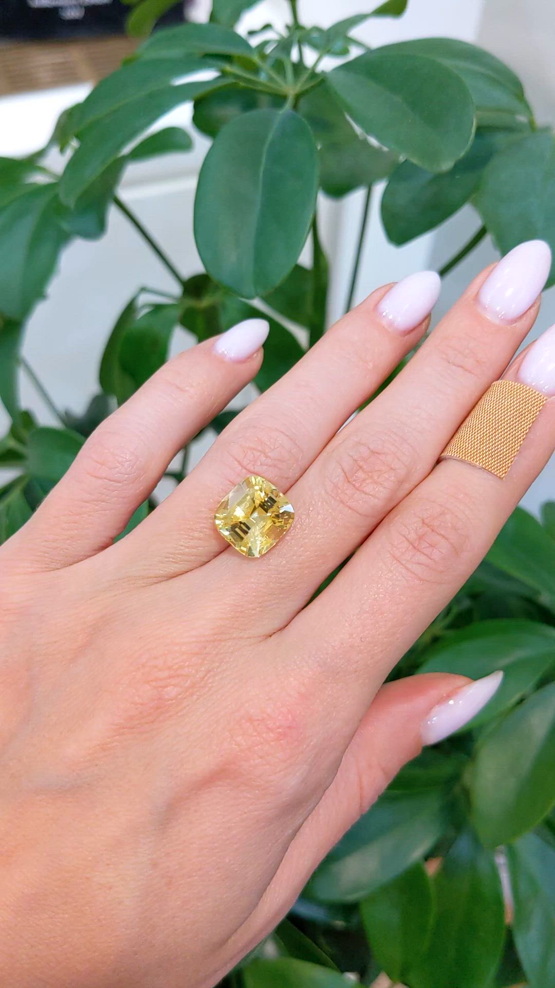 8.35 Ct. Yellow Sapphire from Ceylon (Sri Lanka) Size Video