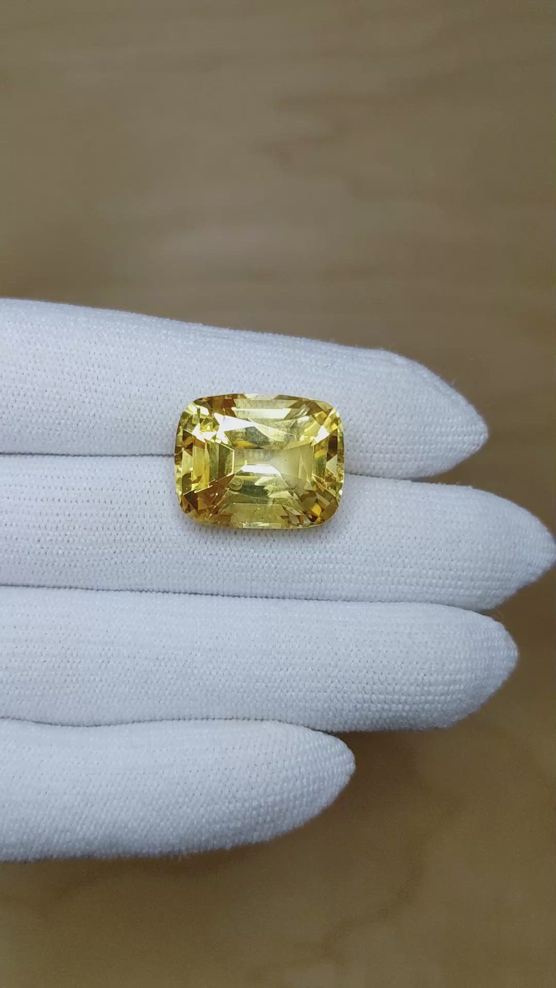 29.17 Ct. Yellow Sapphire from Ceylon (Sri Lanka) Size Video