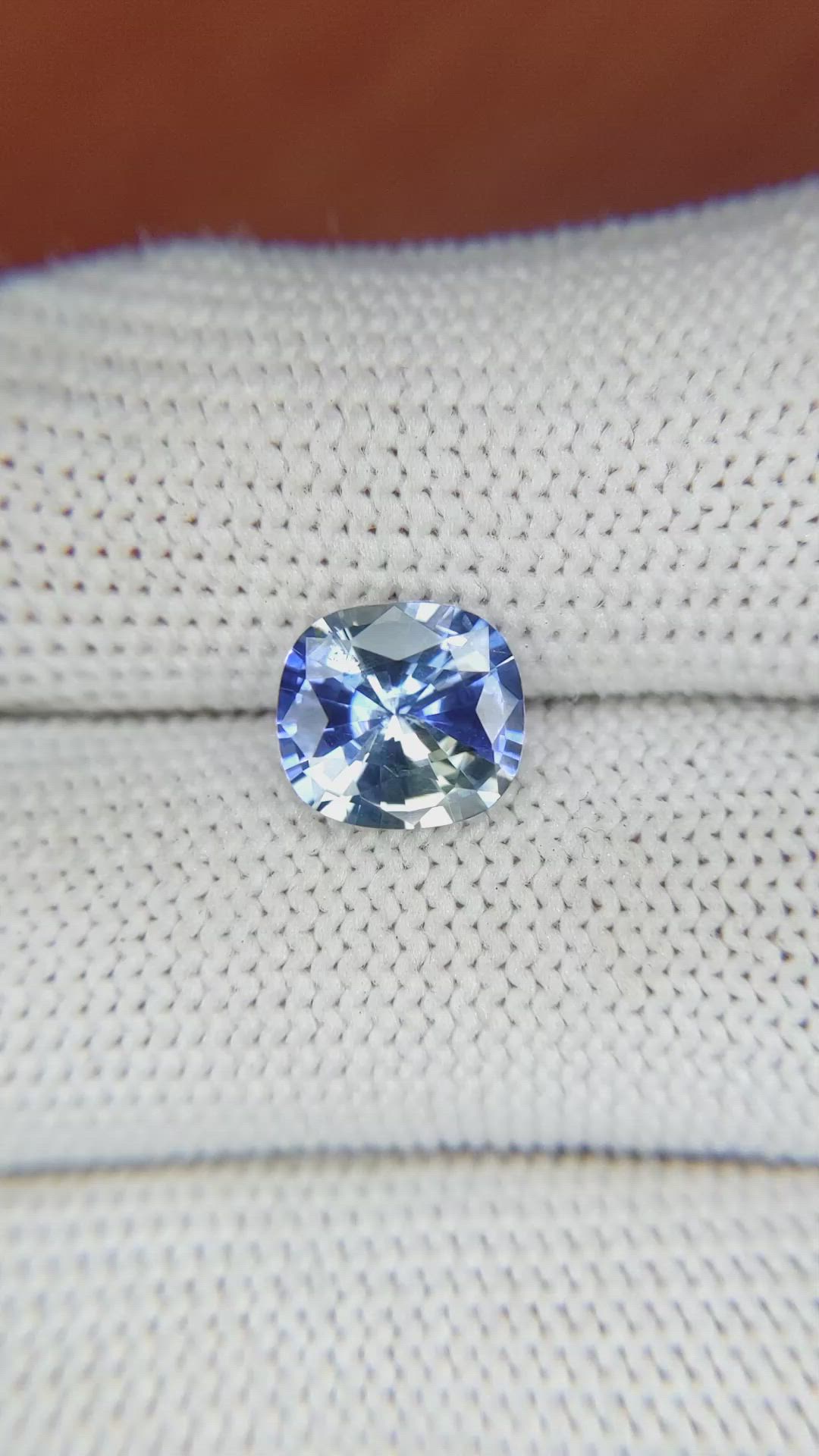 2.55 Ct. Bi Color Sapphire from Ceylon (Sri Lanka) Size Video