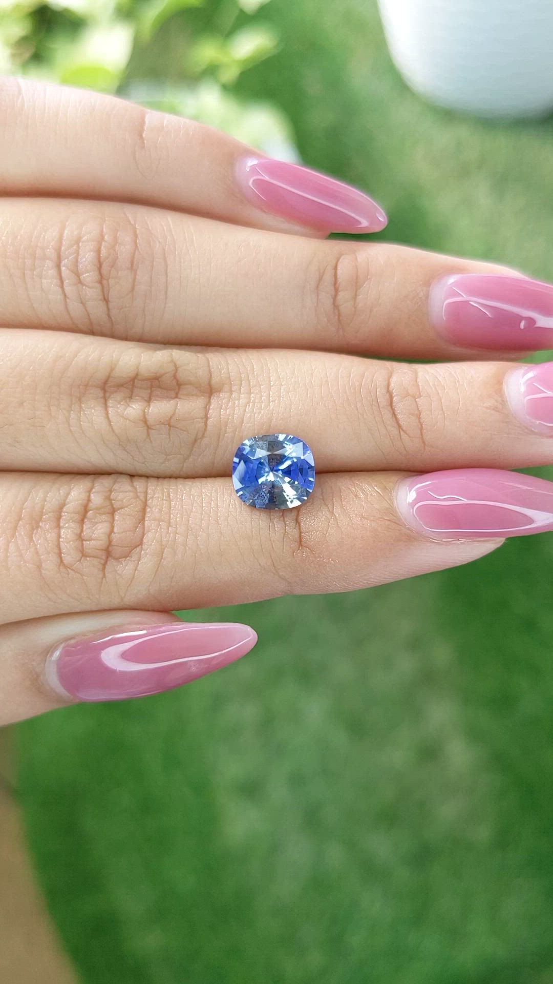 2.55 Ct. Bi Color Sapphire from Ceylon (Sri Lanka) Size Video
