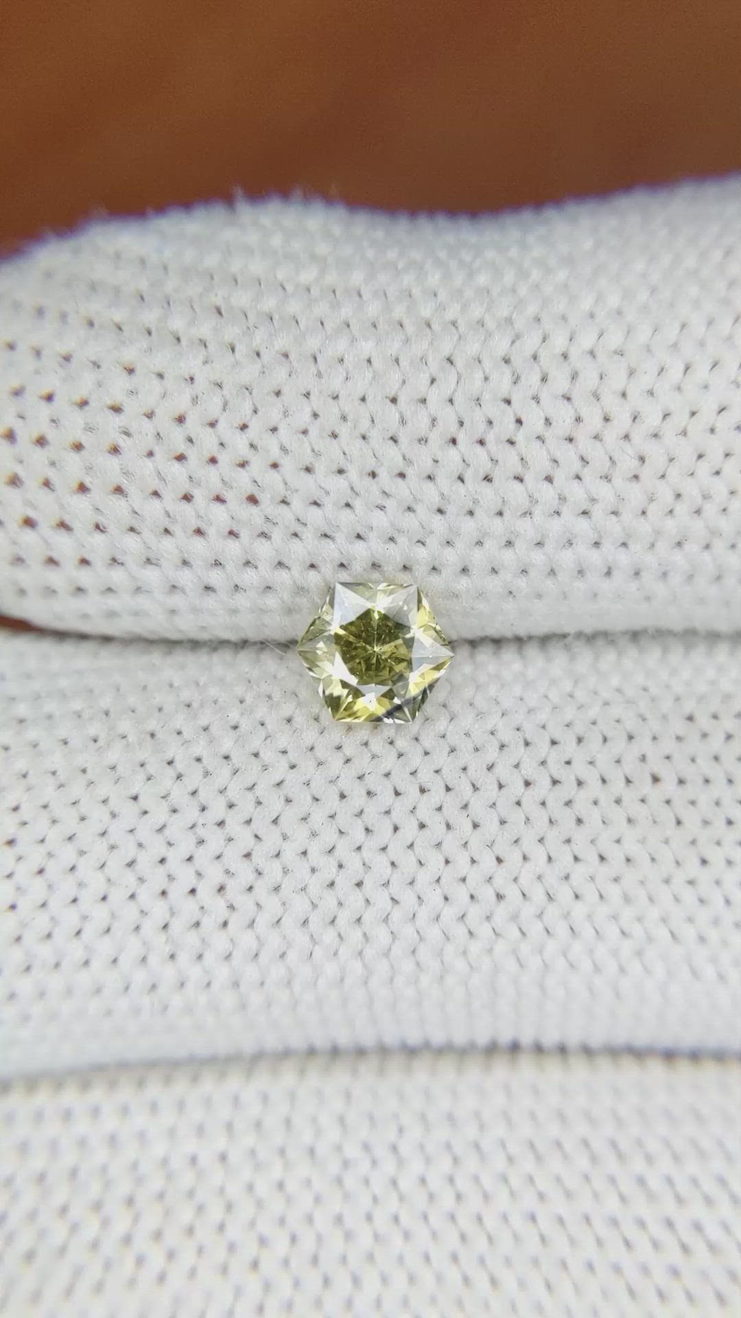 0.81 Ct. Bi Color Sapphire from Ceylon (Sri Lanka) Size Video