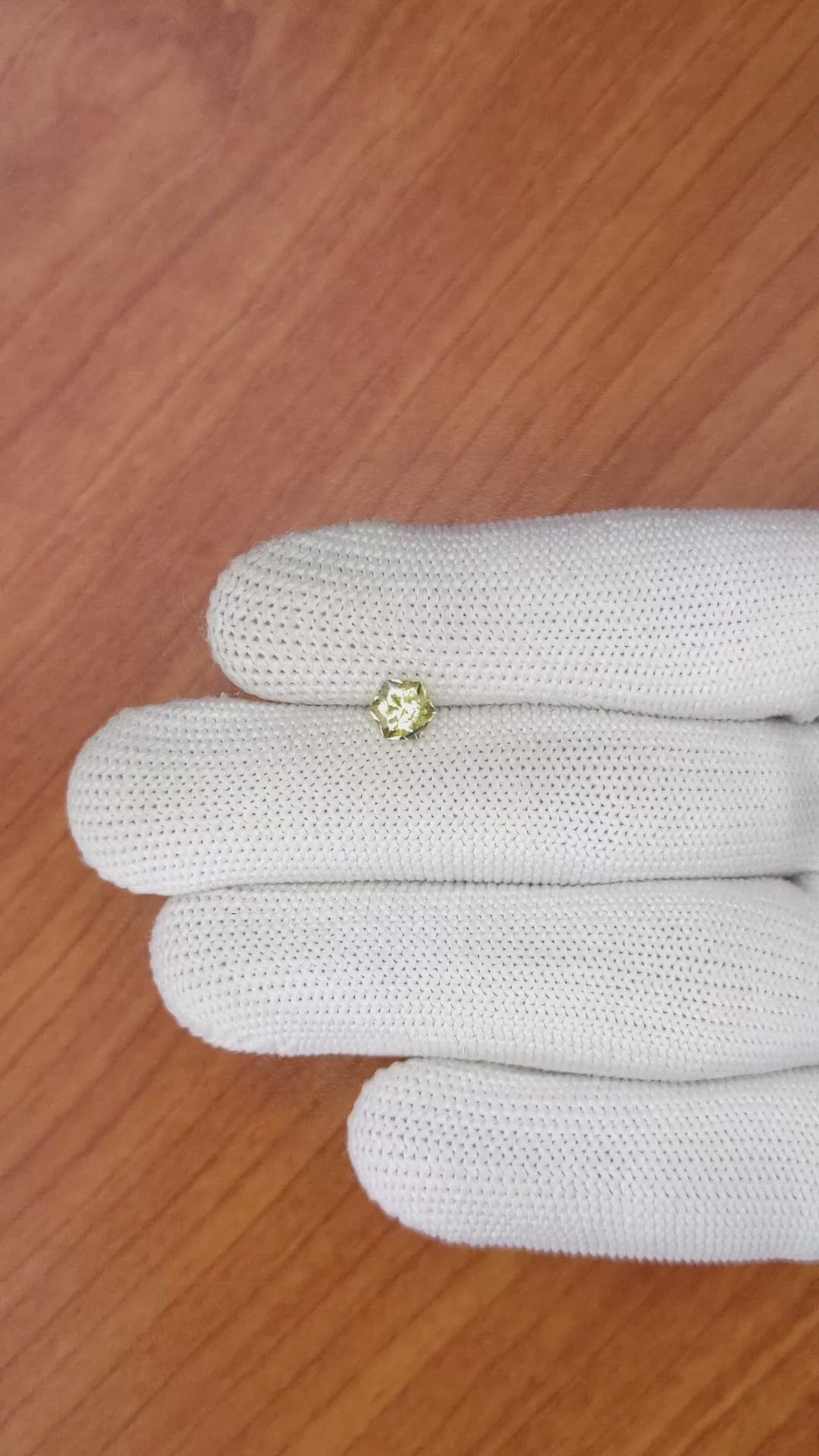 0.81 Ct. Bi Color Sapphire from Ceylon (Sri Lanka) Size Video