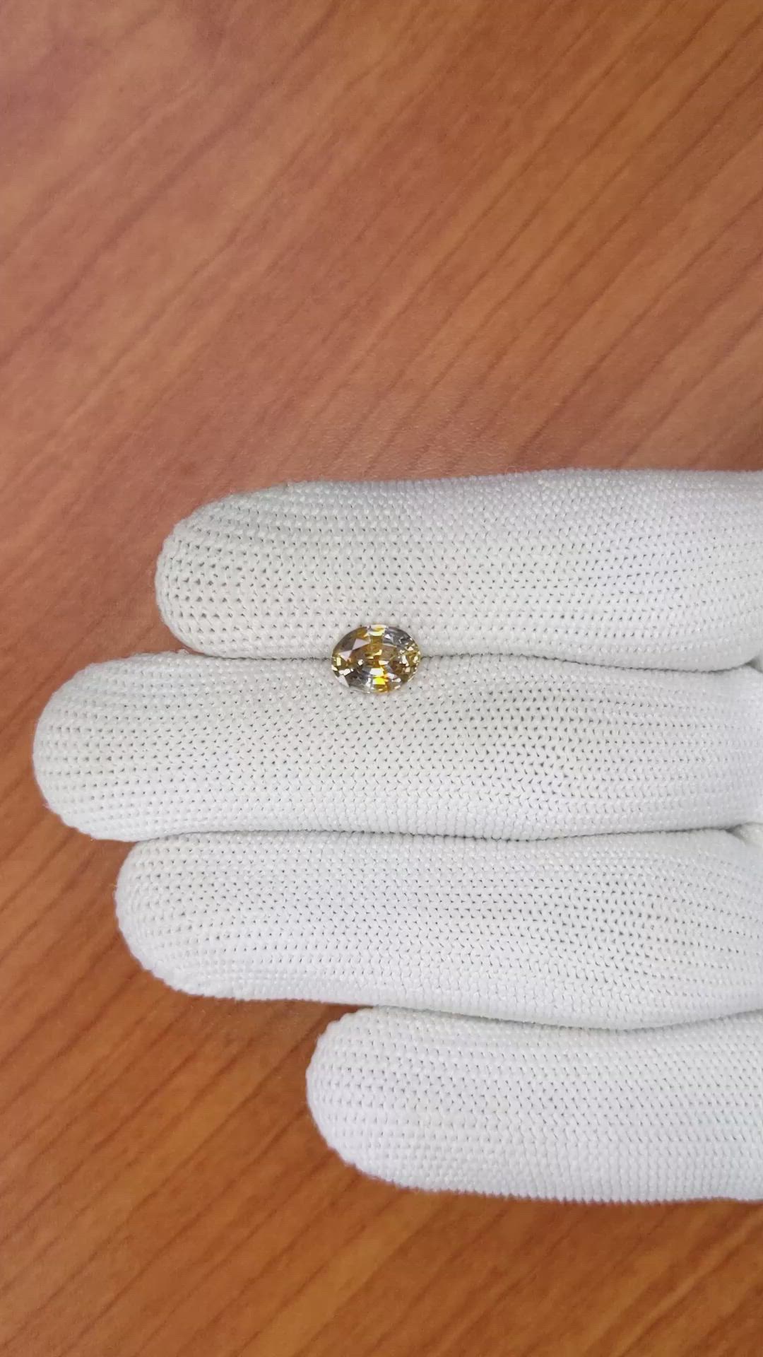 1.69 Ct. Bi Color Sapphire from Ceylon (Sri Lanka) Size Video