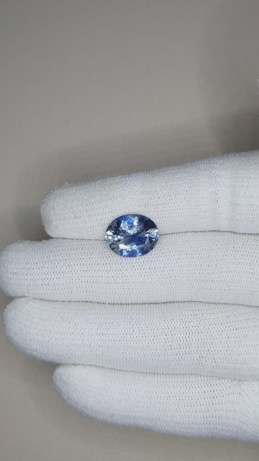 5.43 Ct. Bi Color Sapphire from Ceylon (Sri Lanka) Size Video