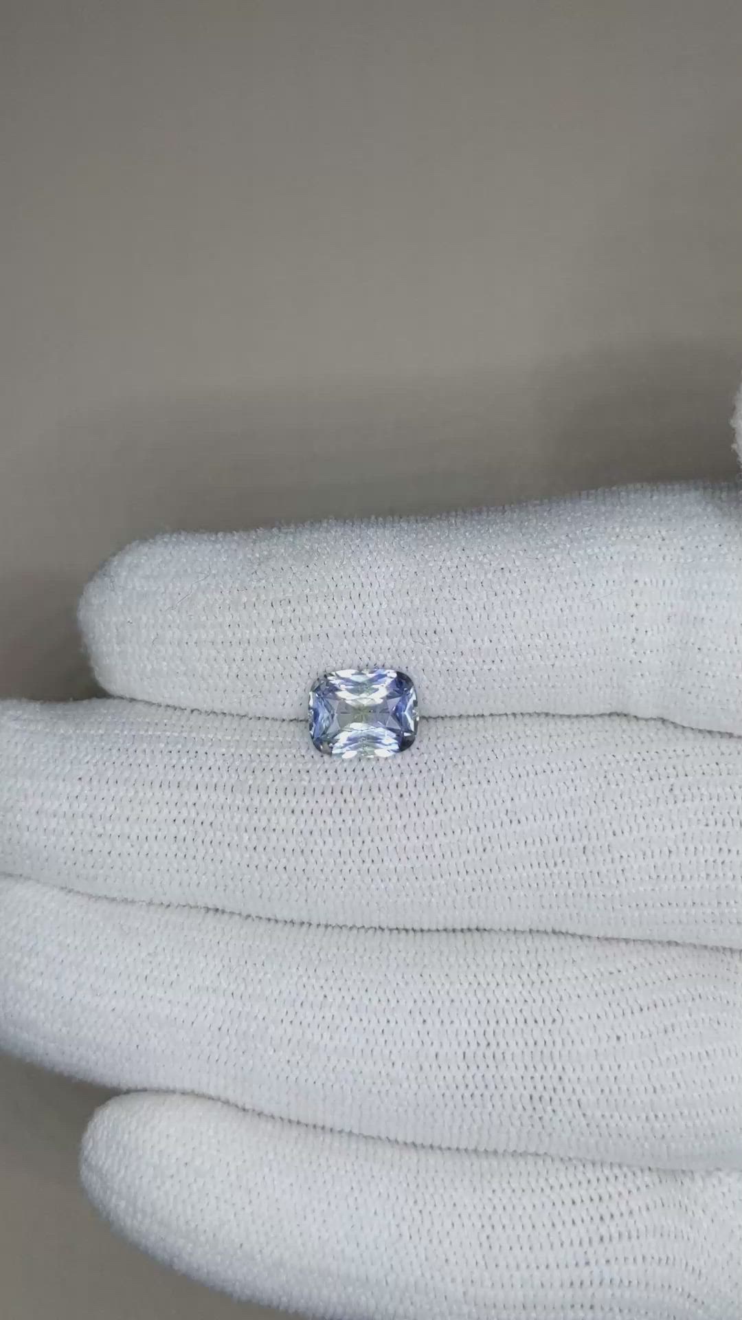 2.20 Ct. Sapphire from Ceylon (Sri Lanka) Size Video