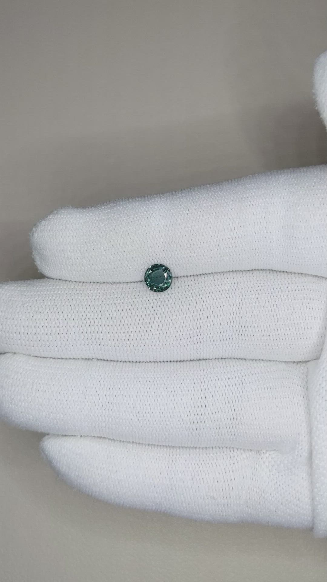 0.81 Ct. Sapphire from Ceylon (Sri Lanka) Size Video