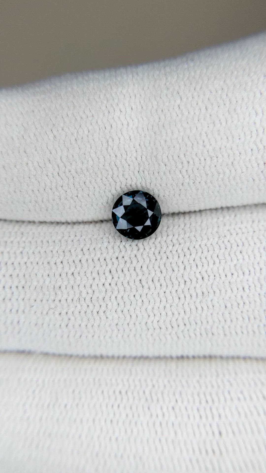 0.90 Ct. Blue Sapphire from Ceylon (Sri Lanka) Size Video