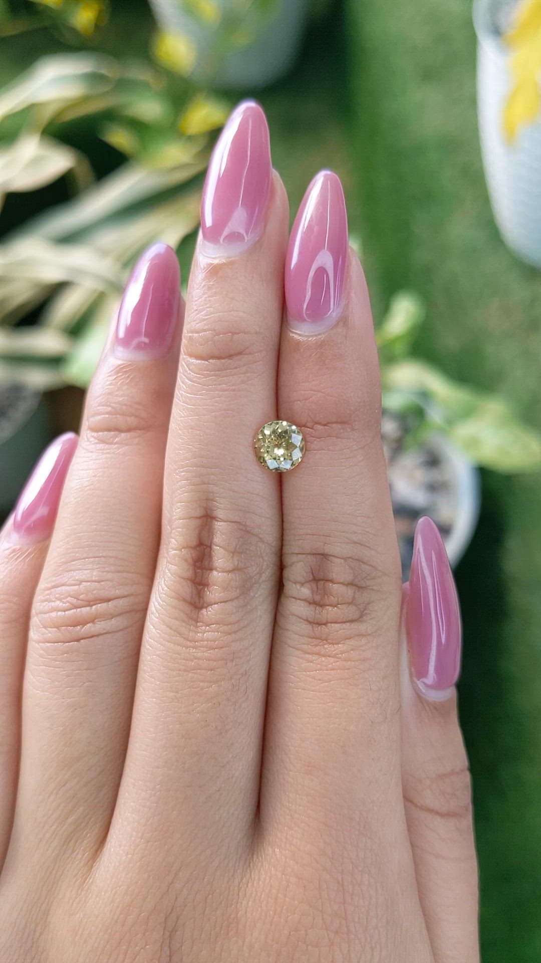 1.06 Ct. Yellow Sapphire from Ceylon (Sri Lanka) Size Video