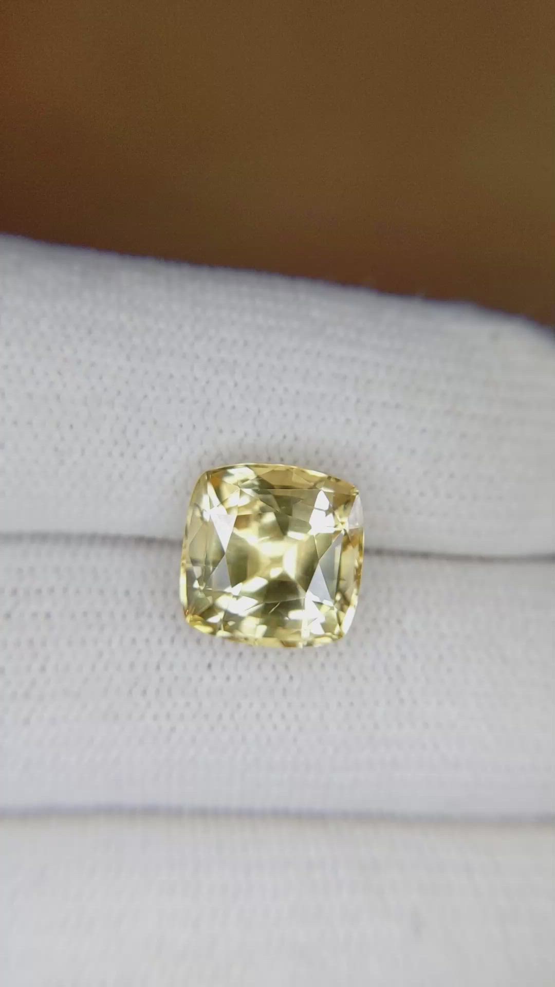 6.01 Ct. Yellow Sapphire from Ceylon (Sri Lanka) Size Video