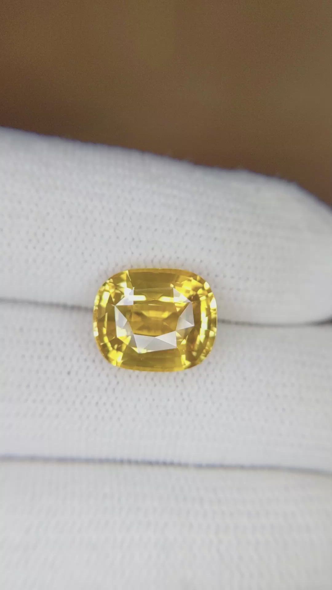 6.16 Ct. Yellow Sapphire from Ceylon (Sri Lanka) Size Video
