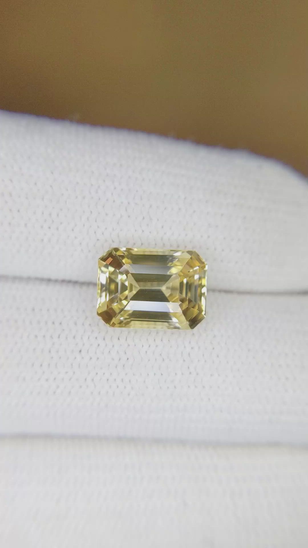 5.20 Ct. Orangish Yellow Sapphire from Ceylon (Sri Lanka) Size Video
