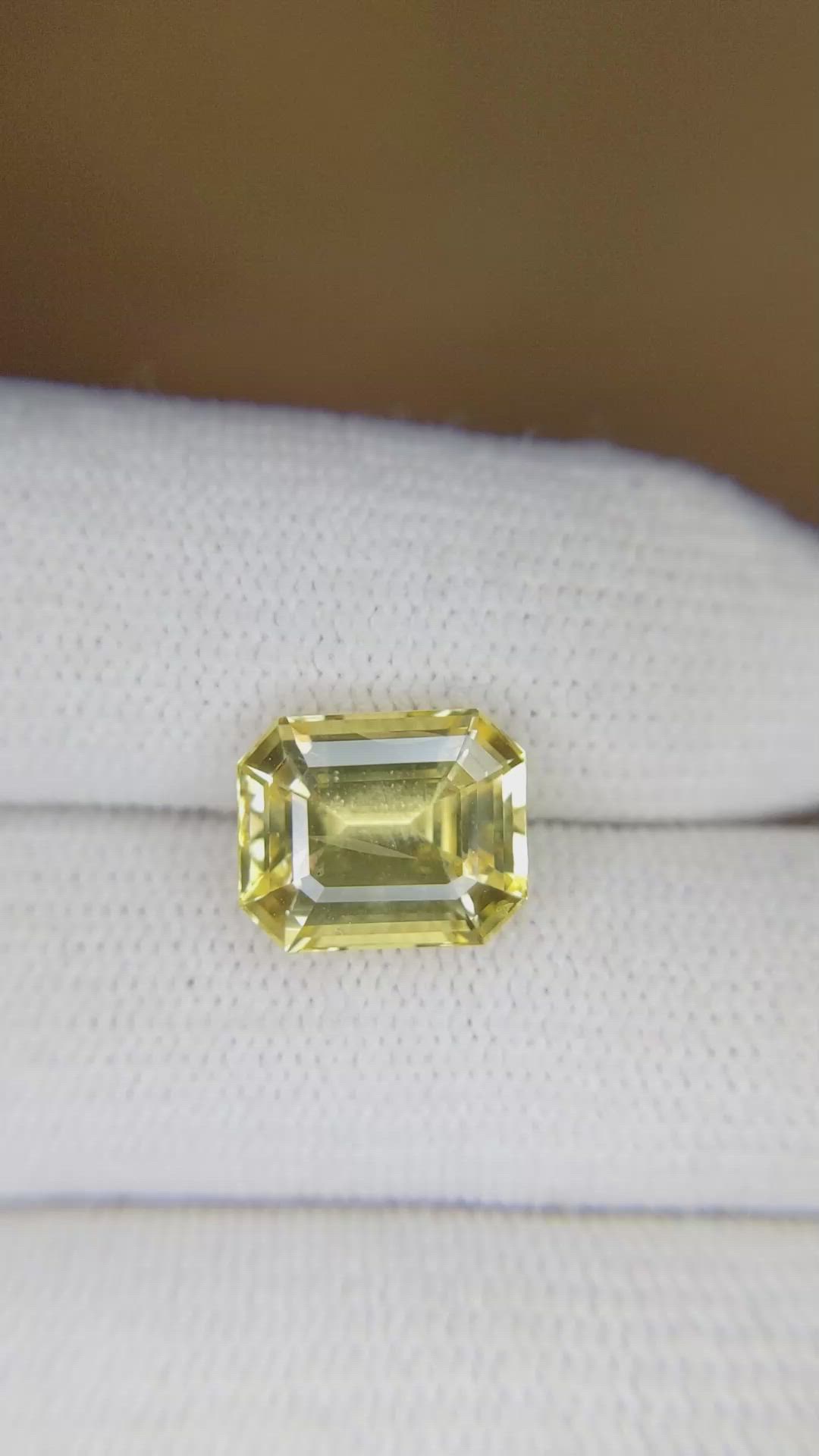5.71 Ct. Yellow Sapphire from Ceylon (Sri Lanka) Size Video