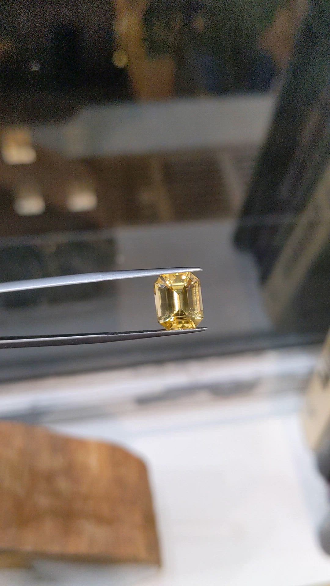 5.71 Ct. Yellow Sapphire from Ceylon (Sri Lanka) Size Video
