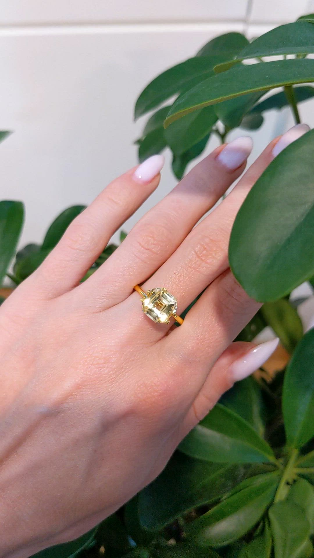 4.69 Ct. Yellow Sapphire from Ceylon (Sri Lanka) Size Video
