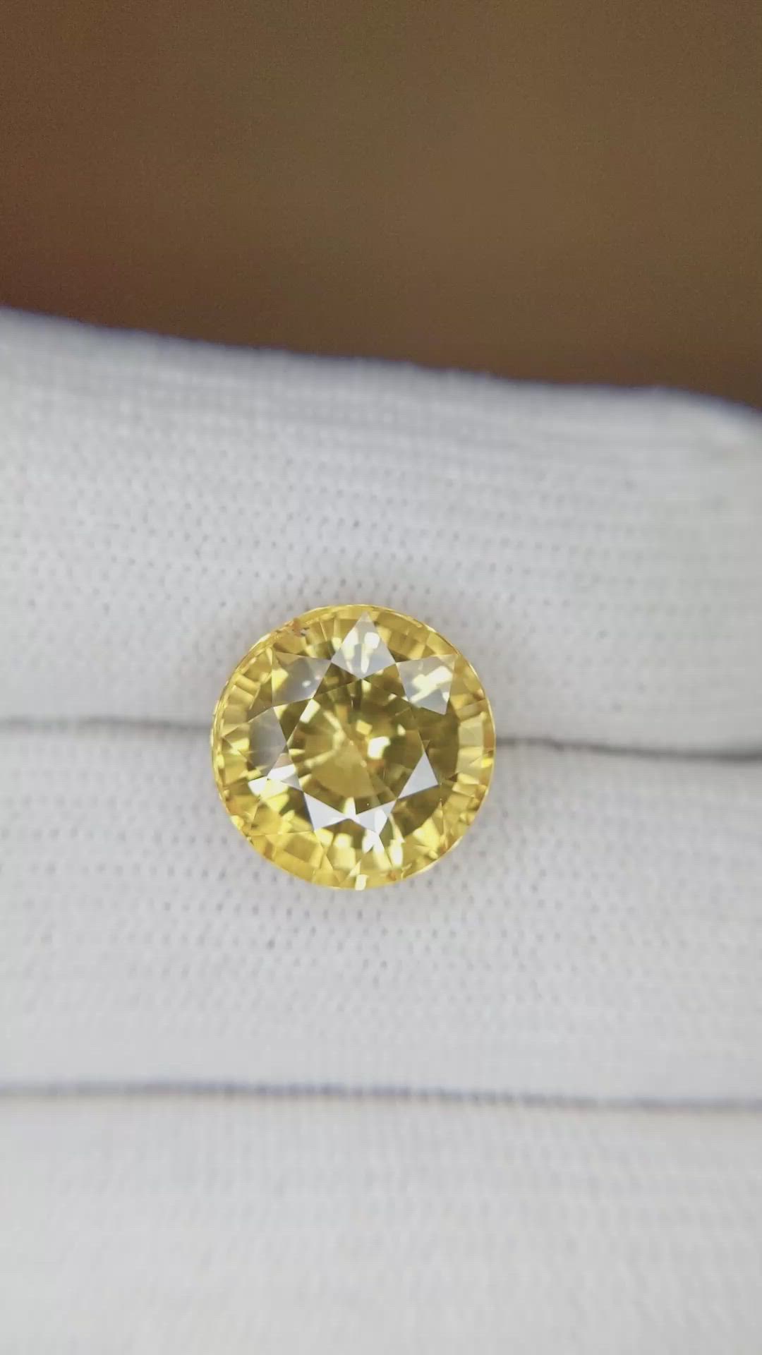8.12 Ct. Yellow Sapphire from Ceylon (Sri Lanka) Size Video