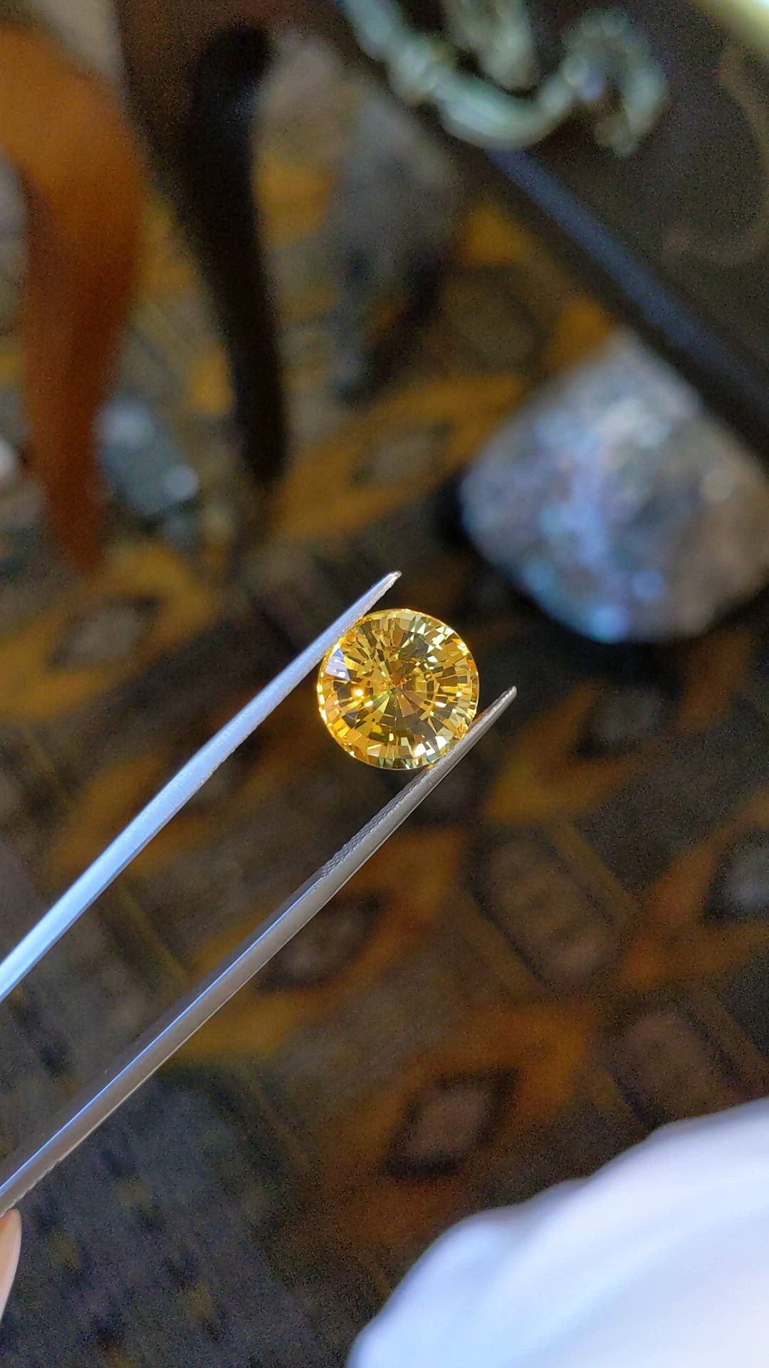 8.12 Ct. Yellow Sapphire from Ceylon (Sri Lanka) Size Video