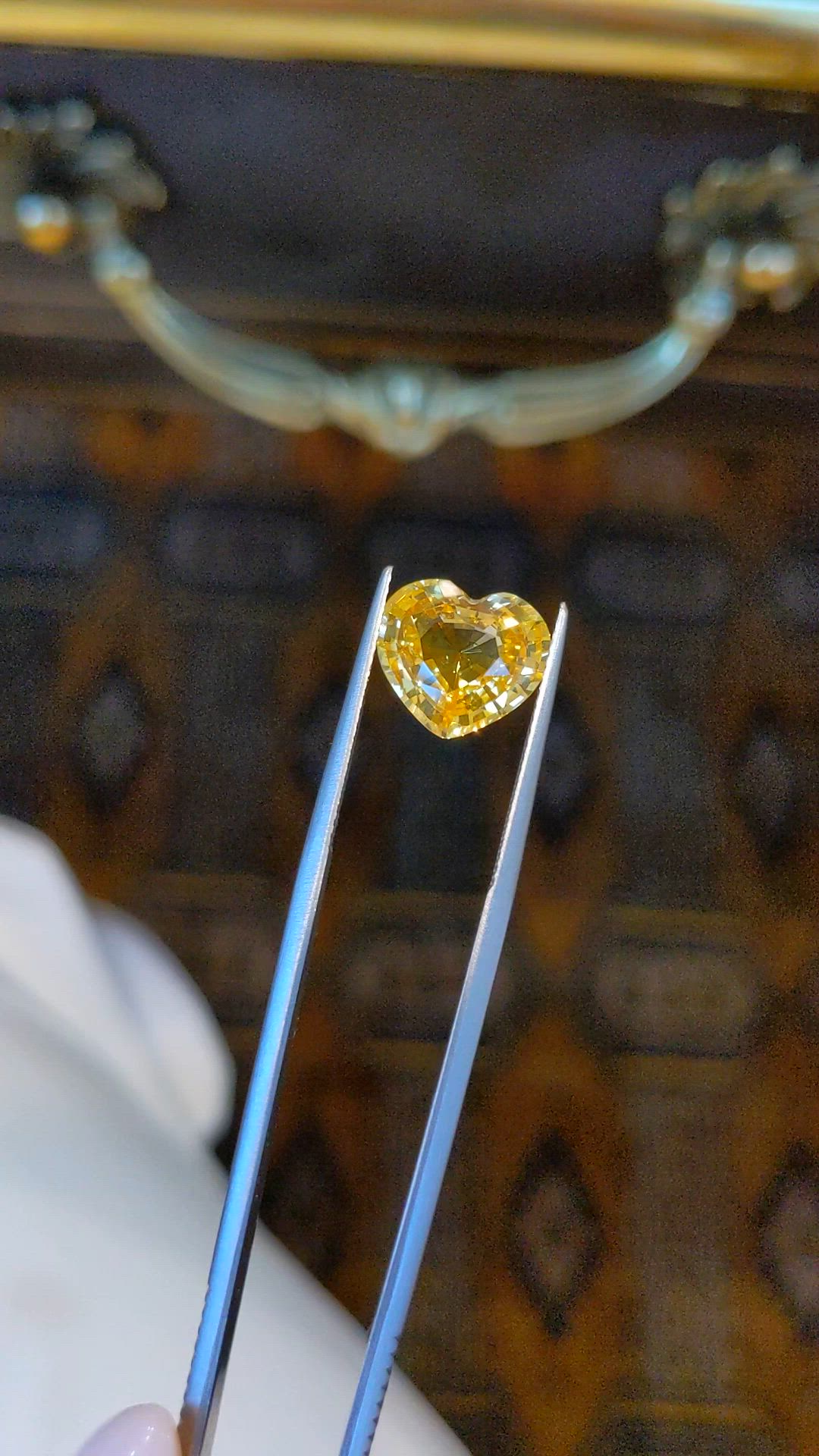 5.04 Ct. Yellow Sapphire from Ceylon (Sri Lanka) Size Video