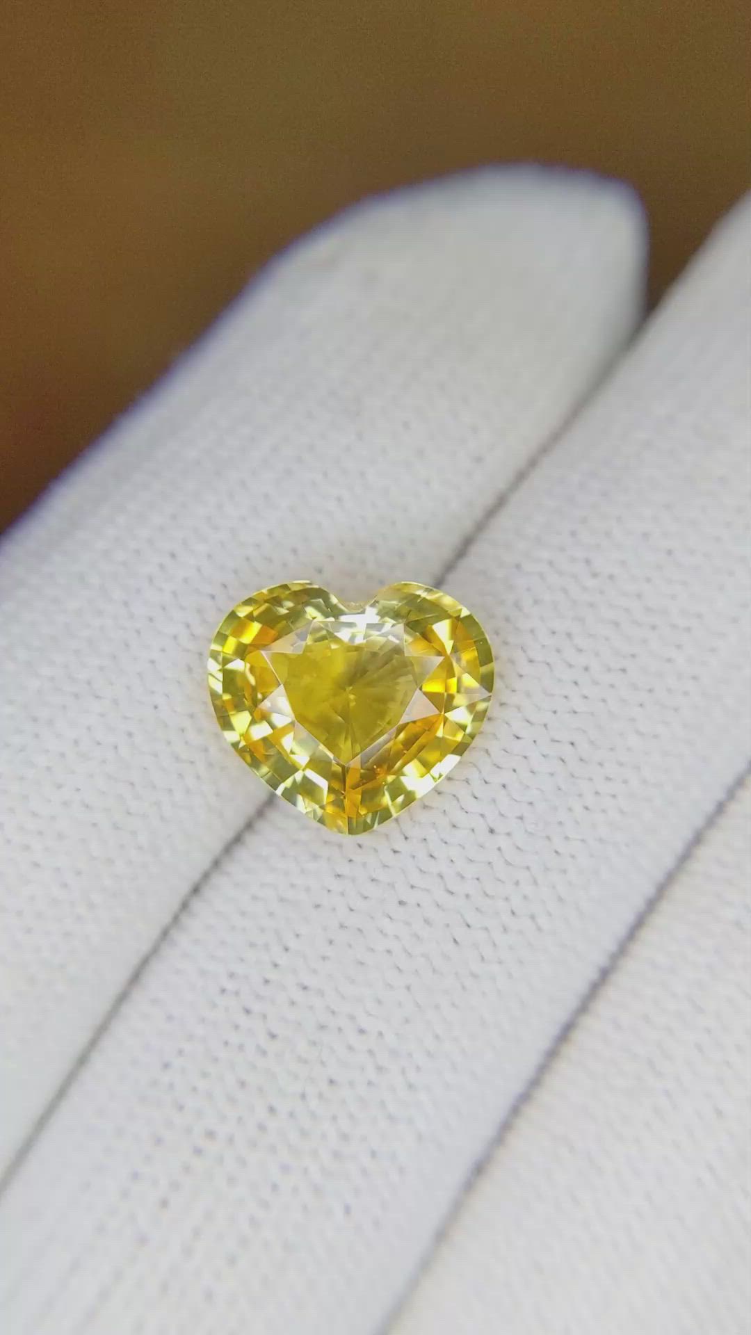 5.04 Ct. Yellow Sapphire from Ceylon (Sri Lanka) Size Video