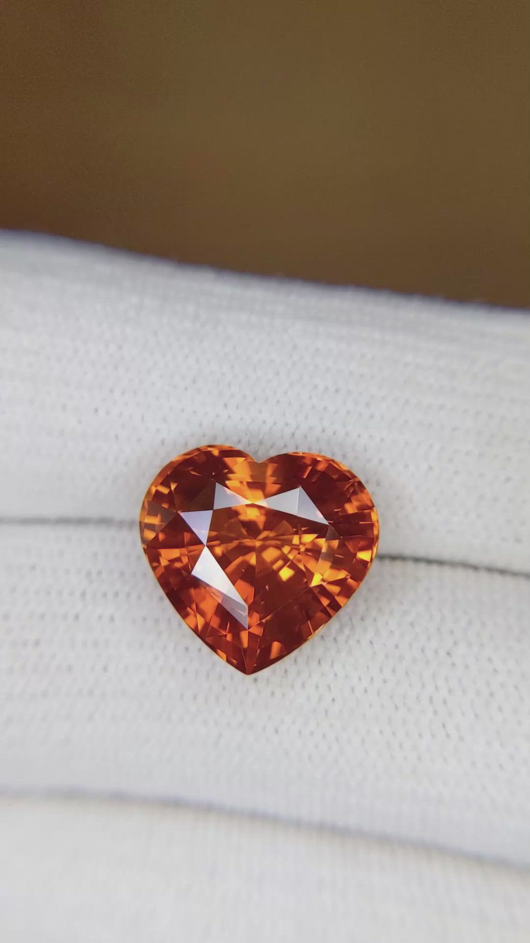 10.01 Ct. Orange Sapphire from Ceylon (Sri Lanka) Size Video