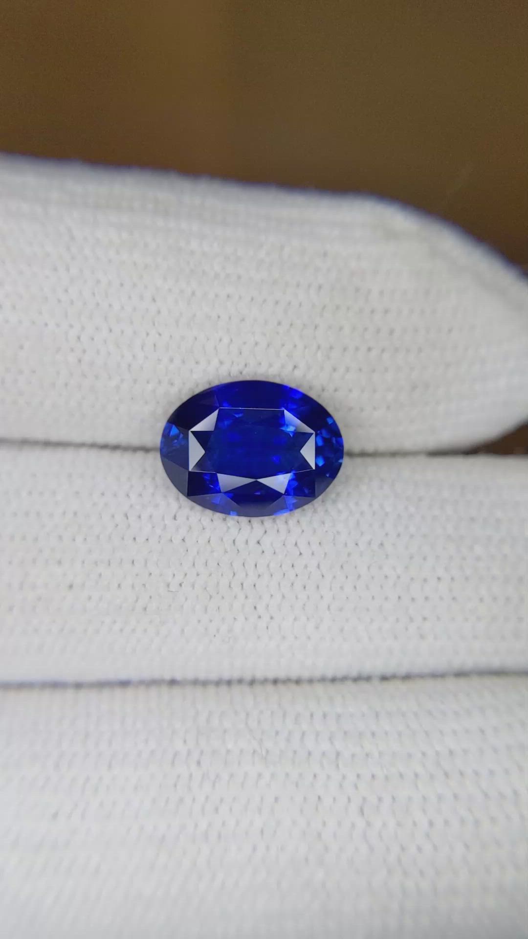3.24 Ct. Blue Sapphire from Ceylon (Sri Lanka) Size Video