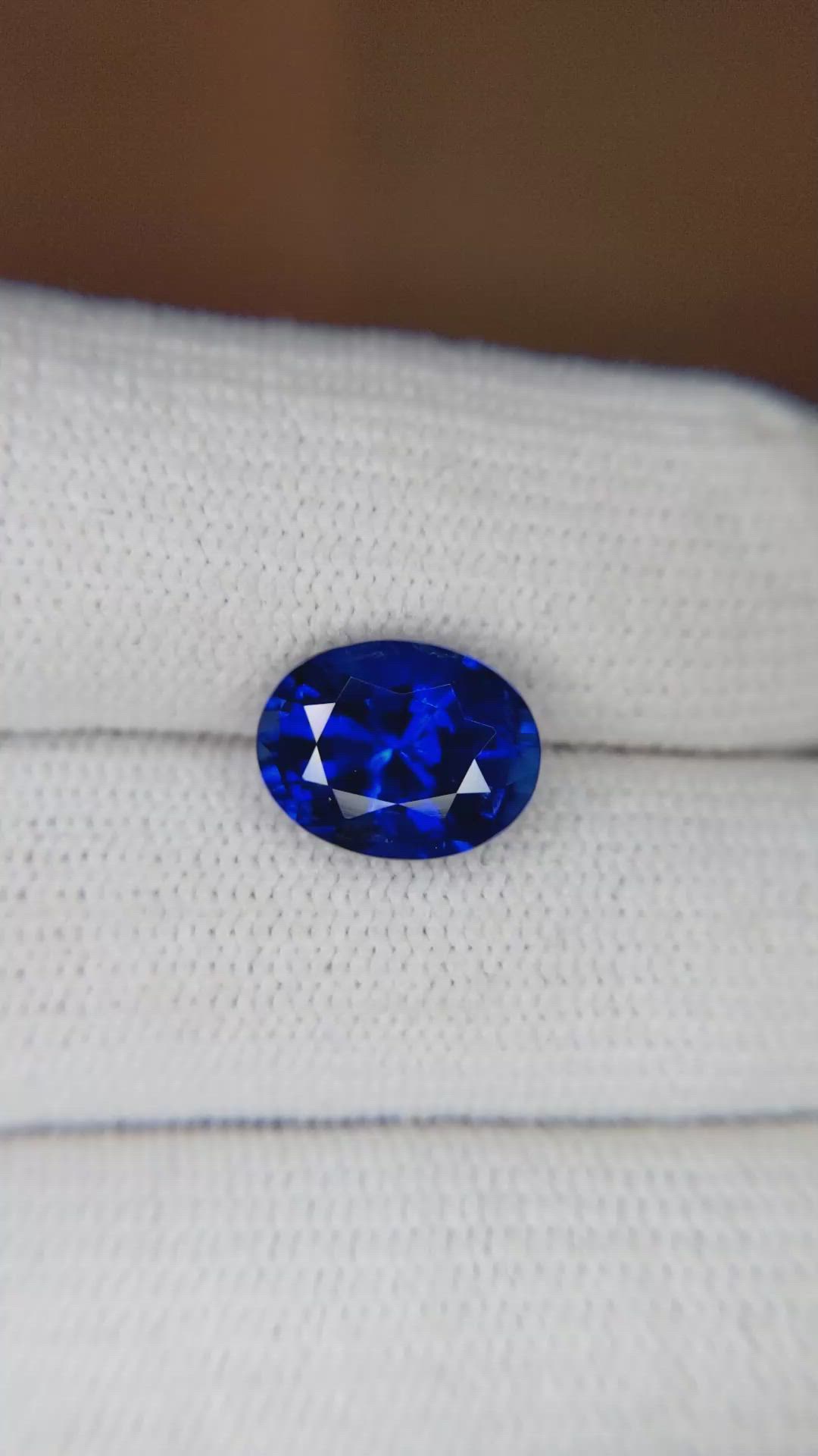 4.12 Ct. Blue Sapphire from Ceylon (Sri Lanka) Size Video