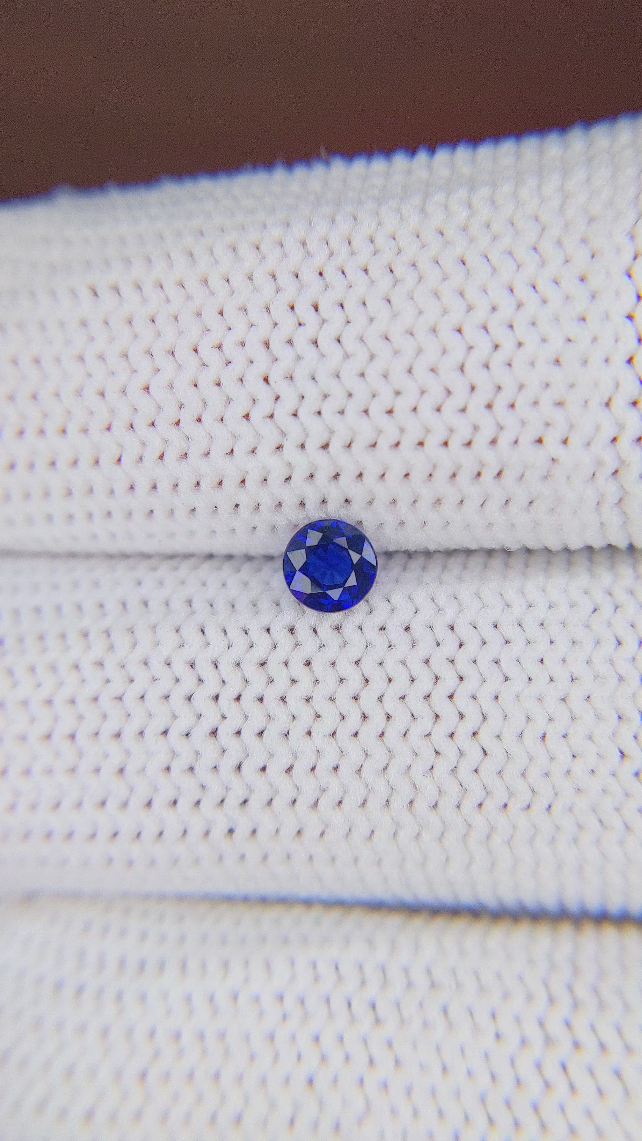 0.35 Ct. Blue Sapphire from Ceylon (Sri Lanka) Size Video