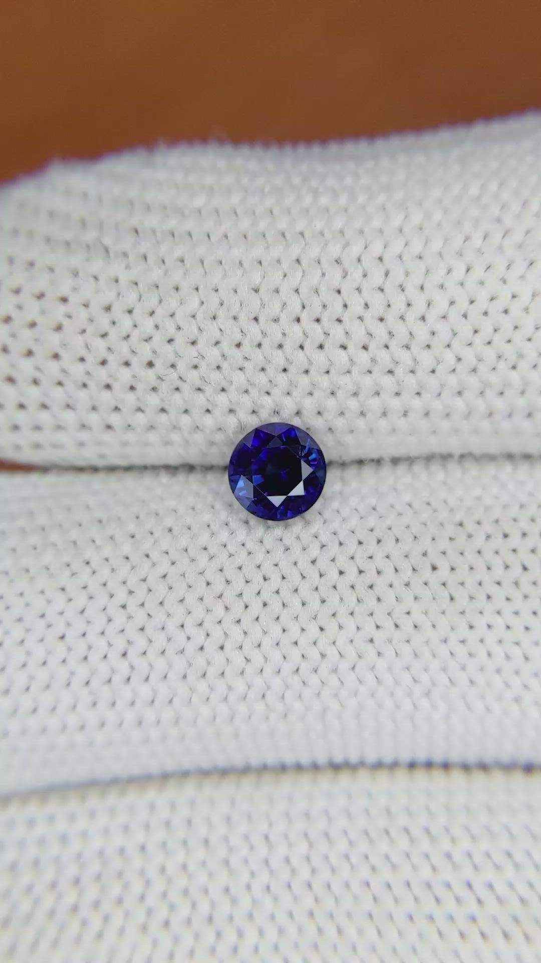 0.75 Ct. Blue Sapphire from Ceylon (Sri Lanka) Size Video