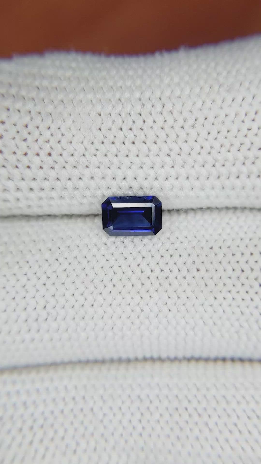 0.75 Ct. Blue Sapphire from Ceylon (Sri Lanka) Size Video