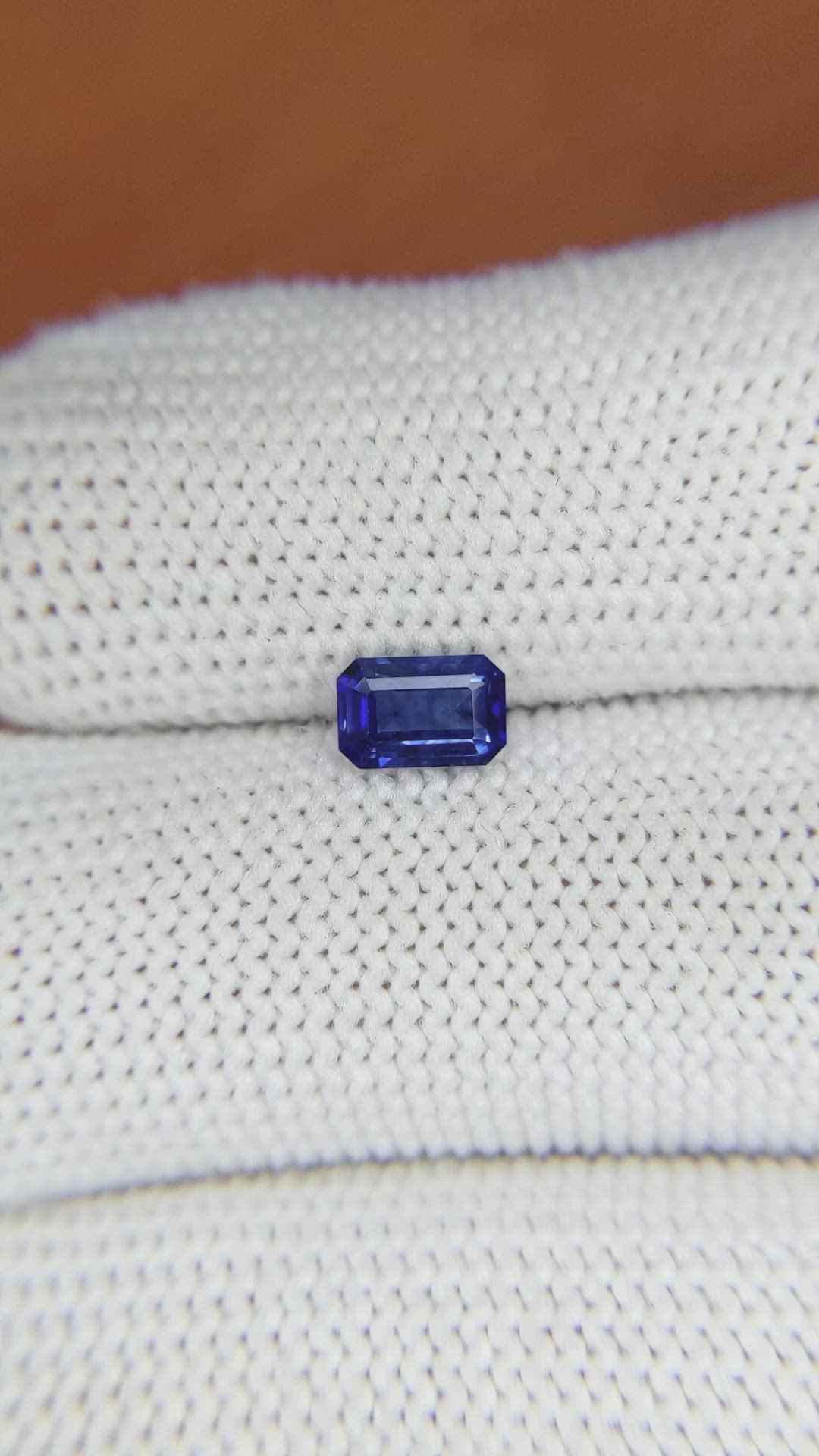 0.70 Ct. Blue Sapphire from Ceylon (Sri Lanka) Size Video