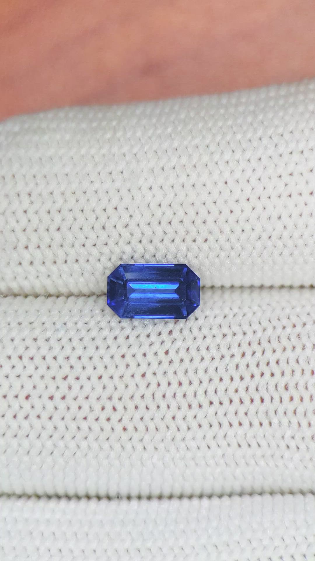 1.47 Ct. Blue Sapphire from Ceylon (Sri Lanka) Size Video