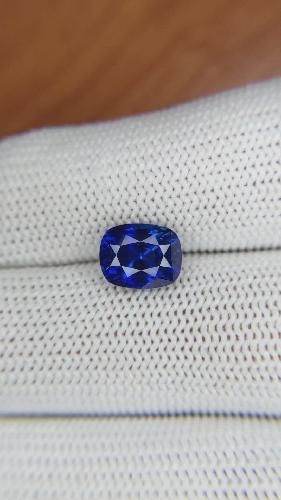 3.49 Ct. Blue Sapphire from Ceylon (Sri Lanka) Size Video