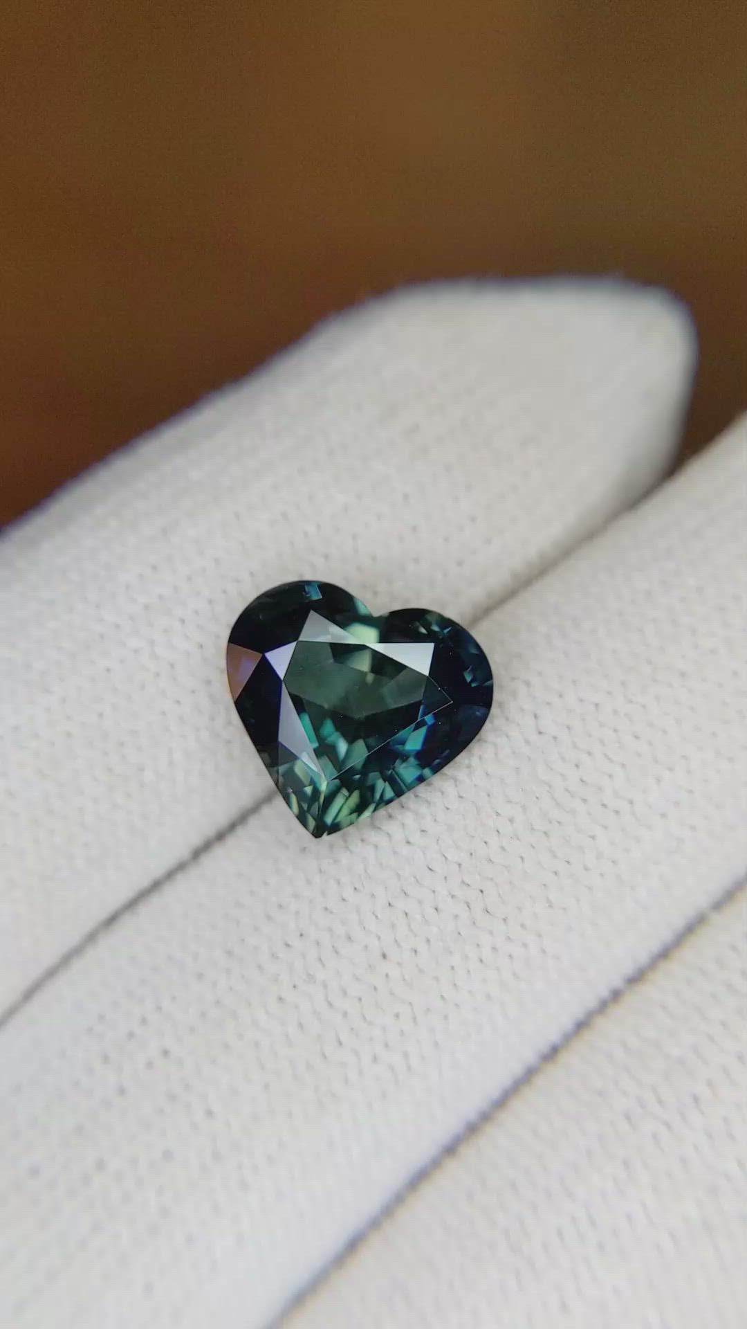4.51 Ct. Bluish Green Sapphire from Ceylon (Sri Lanka) Size Video