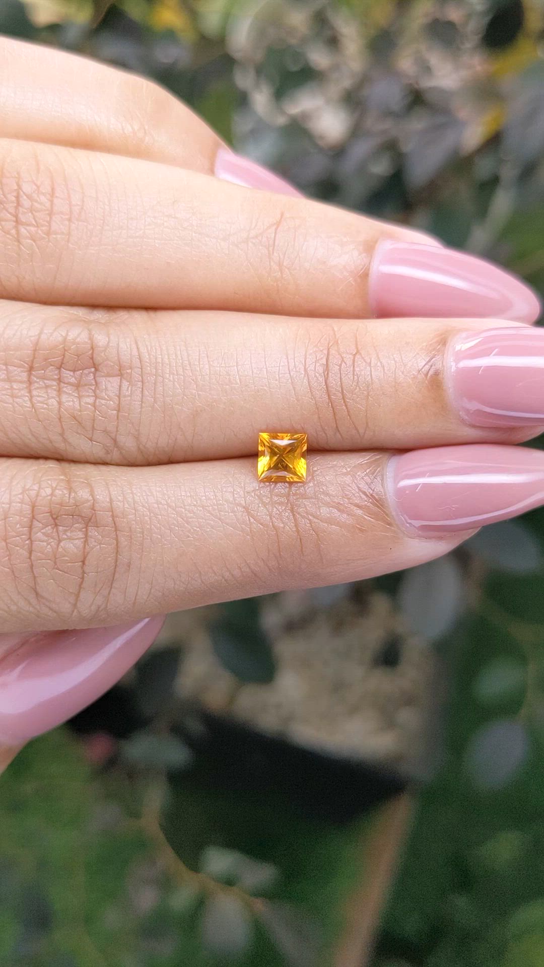 0.65 Ct. Yellowish Orange Sapphire from Ceylon (Sri Lanka) Size Video