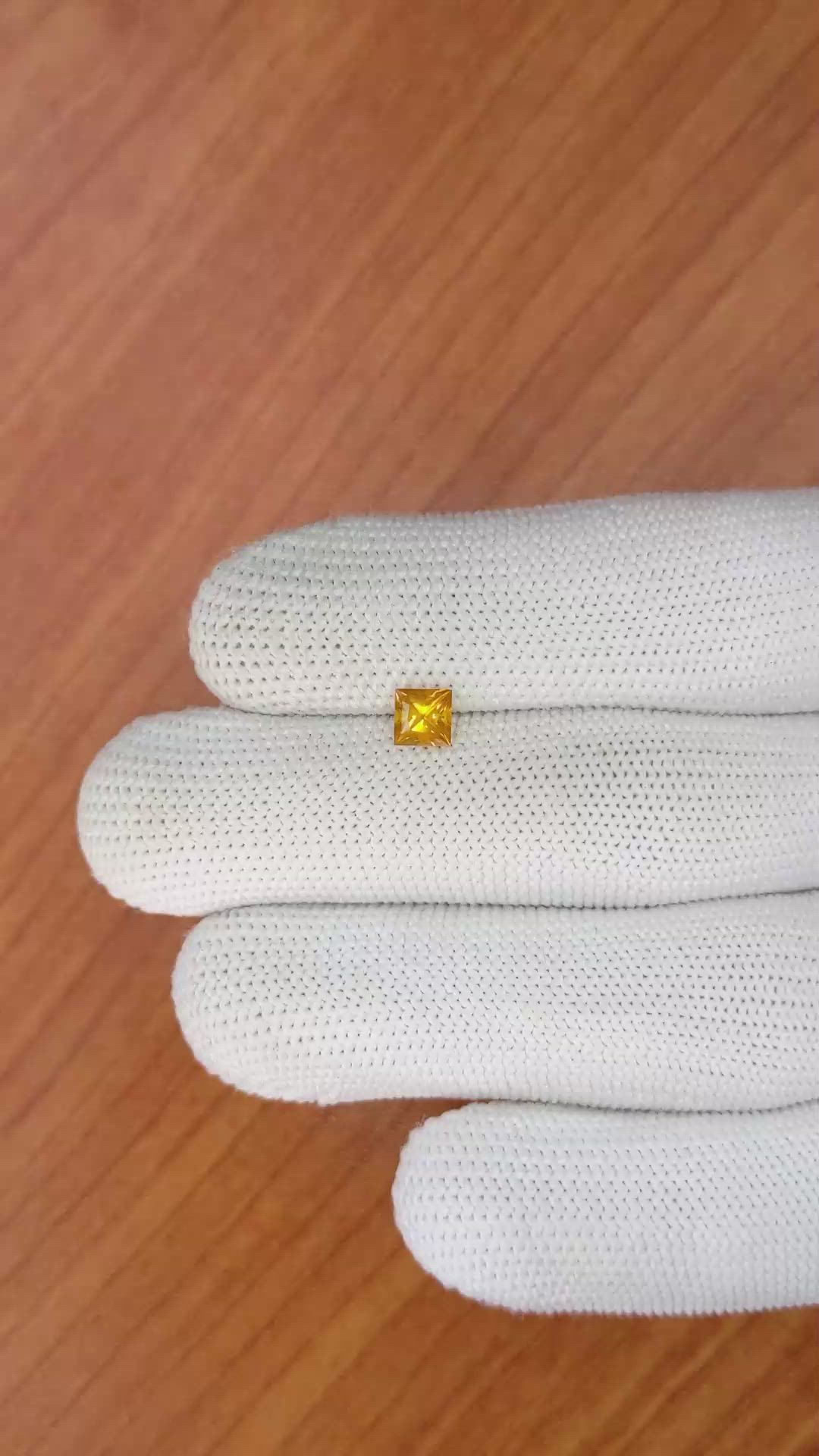 0.65 Ct. Yellowish Orange Sapphire from Ceylon (Sri Lanka) Size Video