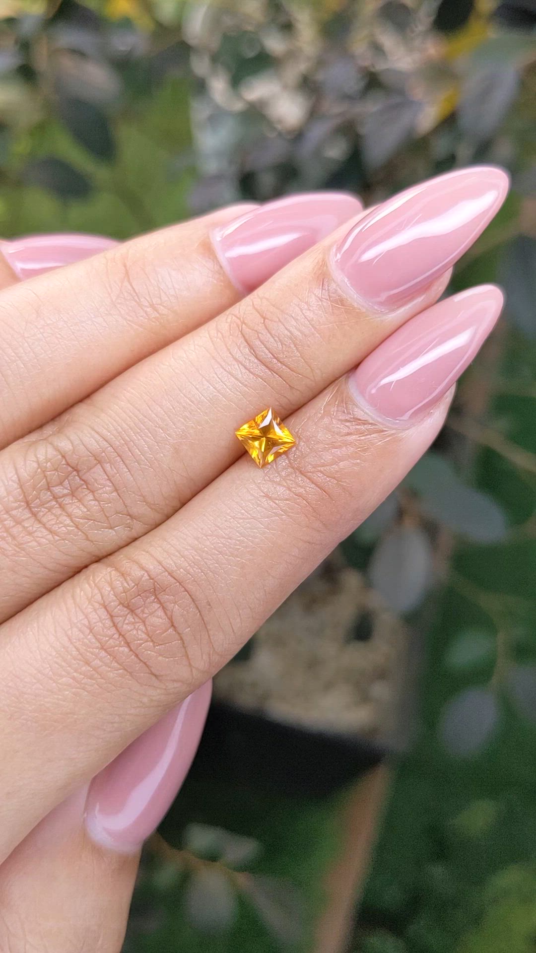 0.65 Ct. Yellowish Orange Sapphire from Ceylon (Sri Lanka) Size Video
