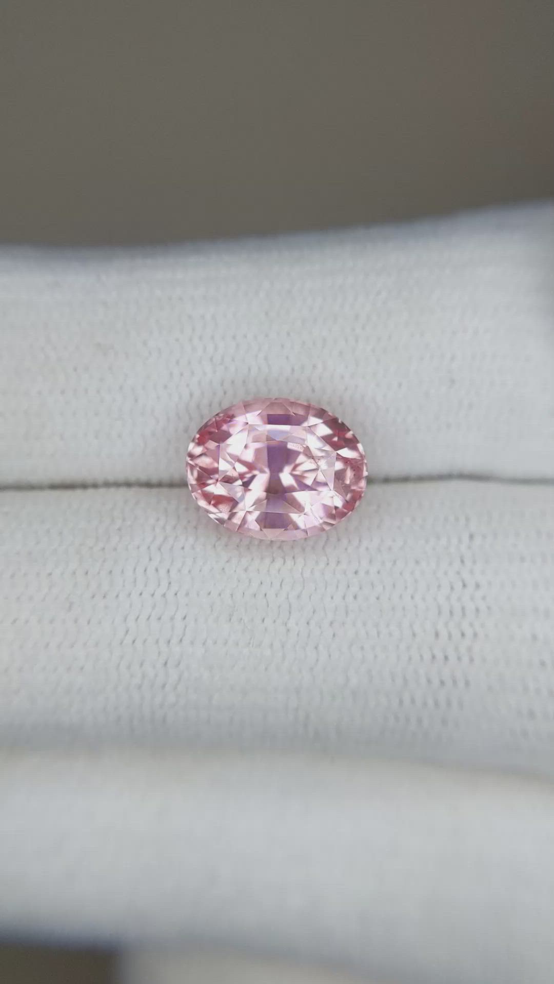 4.09 Ct. Padparadscha Sapphire from Ceylon (Sri Lanka) Size Video