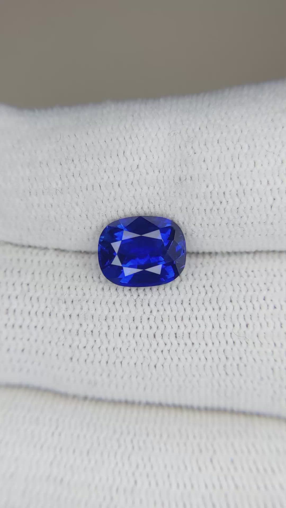 3.04 Ct. Blue Sapphire from Ceylon (Sri Lanka) Size Video
