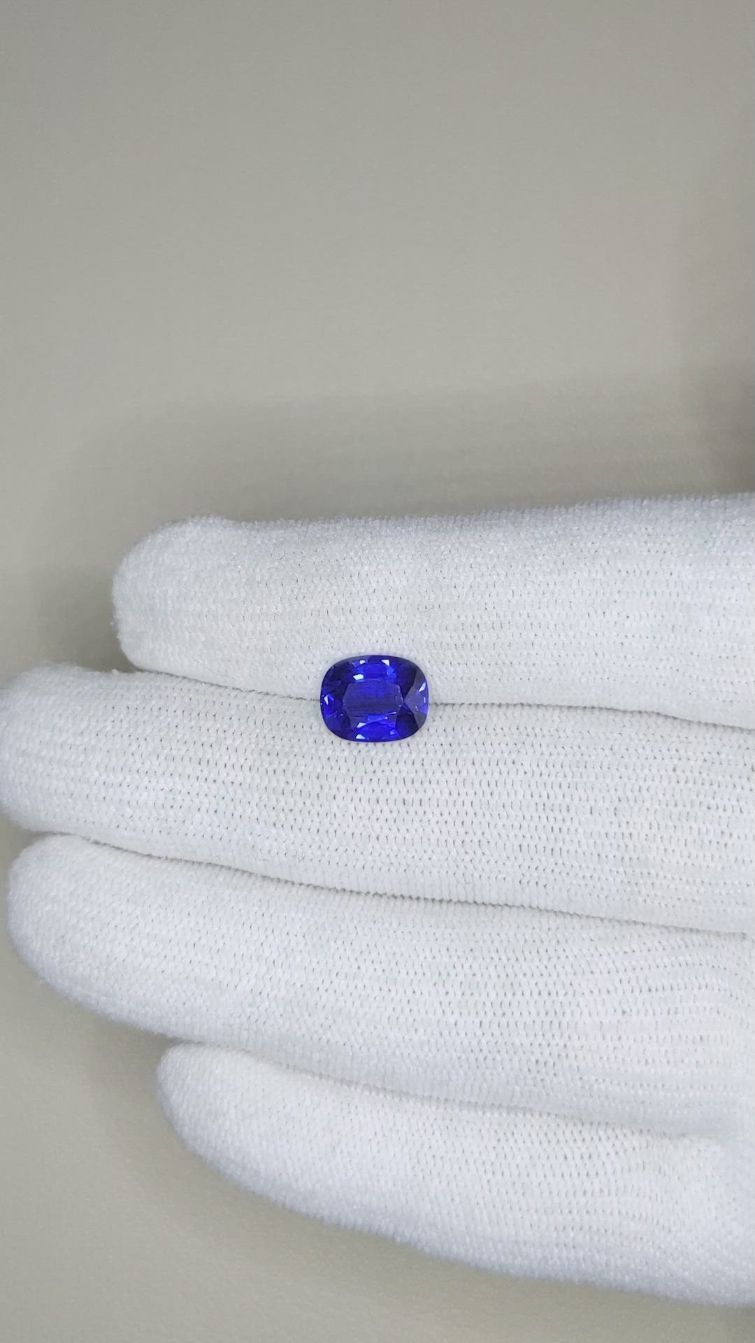 3.04 Ct. Blue Sapphire from Ceylon (Sri Lanka) Size Video