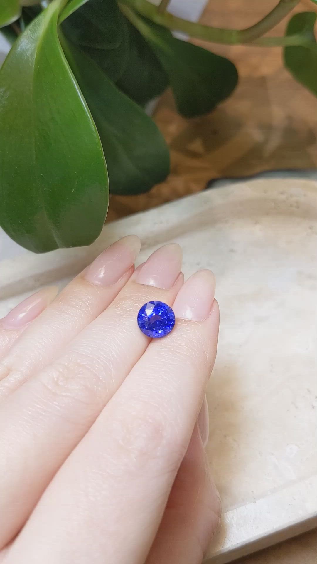 4.04 Ct. Blue Sapphire from Ceylon (Sri Lanka) Size Video