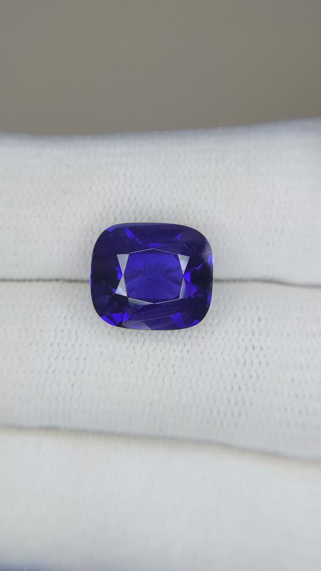 8.02 Ct. Blue Sapphire from Ceylon (Sri Lanka) Size Video