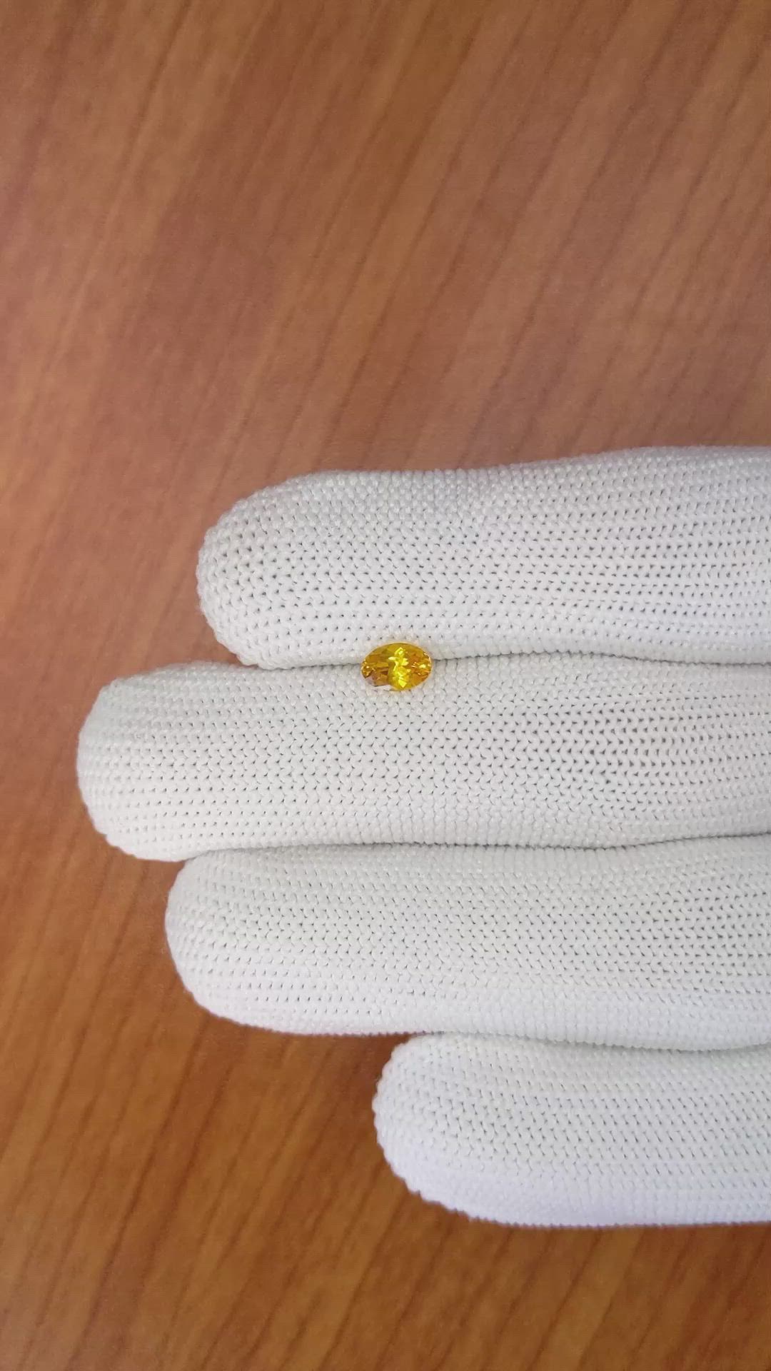 0.55 Ct. Yellowish Orange Sapphire from Ceylon (Sri Lanka) Size Video