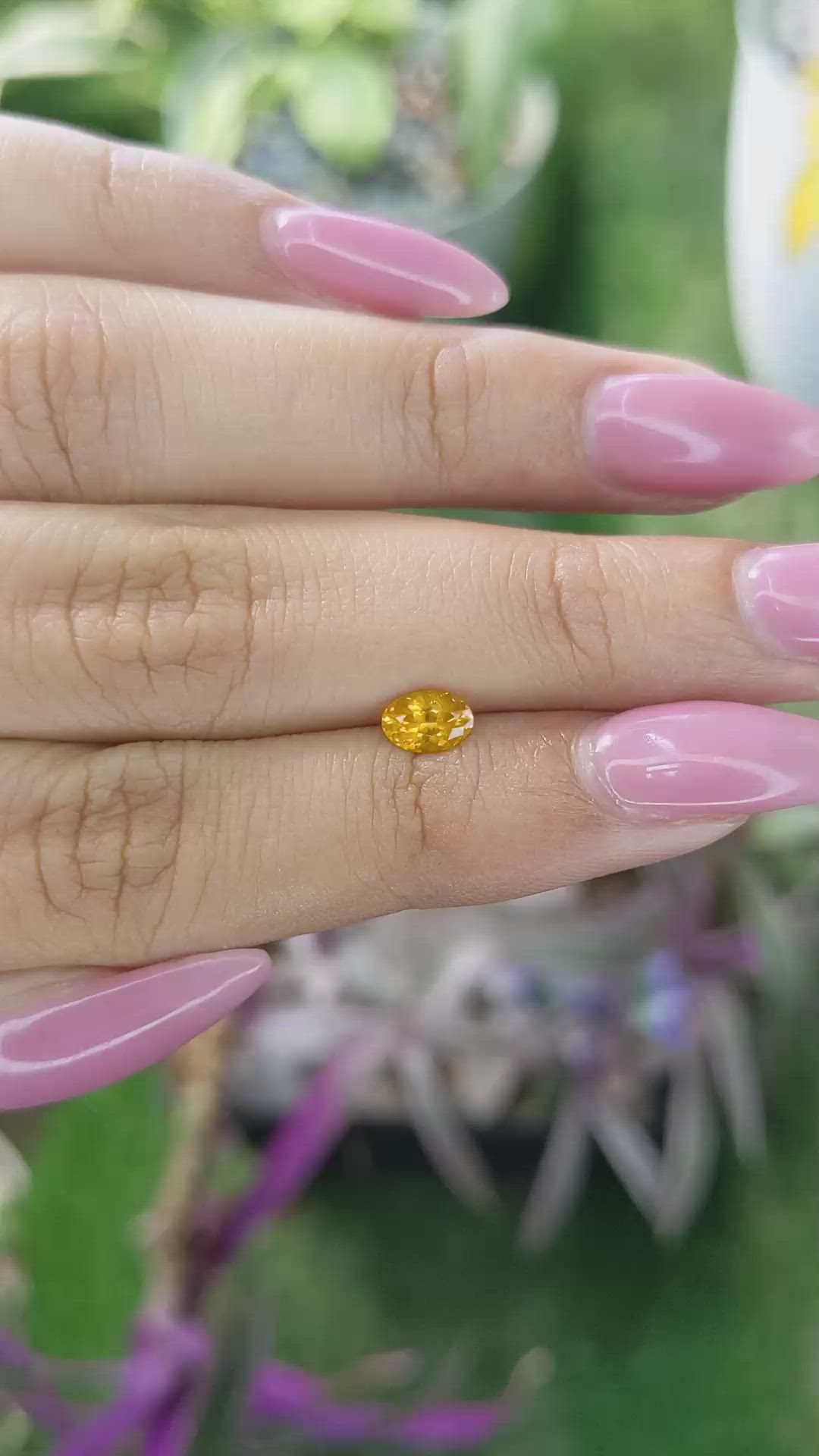 0.55 Ct. Yellowish Orange Sapphire from Ceylon (Sri Lanka) Size Video